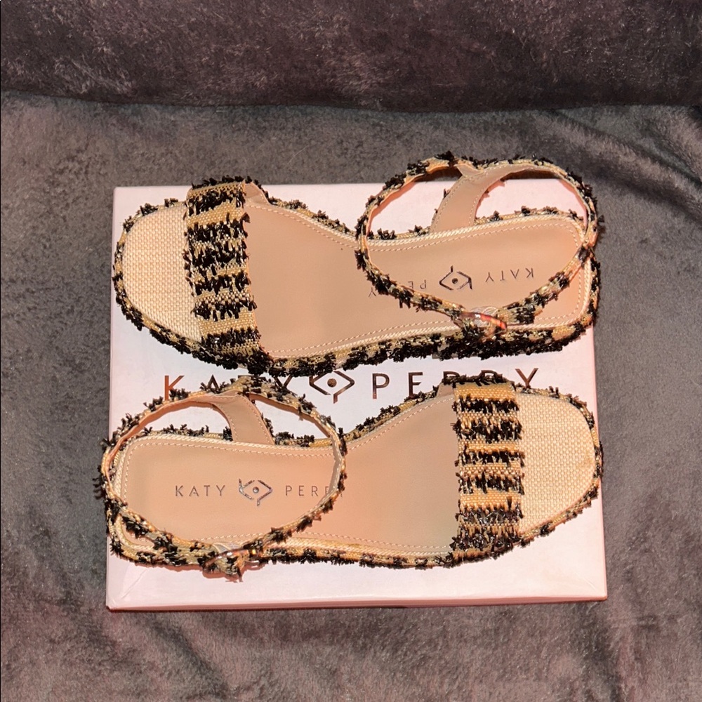 Stylish Black and Gold Women's Platform Sandals - Picture 2 of 7